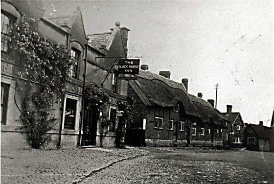 The Black Horse as it looked in the early 20th Century. (Pub, External). Published on 07-11-2013
