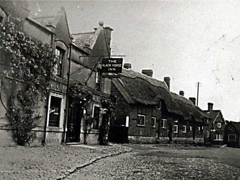 The Black Horse as it looked in the early 20th Century. (Pub, External). Published on 07-11-2013