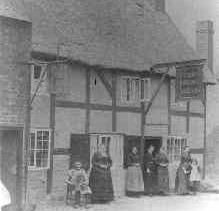 Queens Head as it looked around 1901. (Pub, External). Published on 15-11-2013