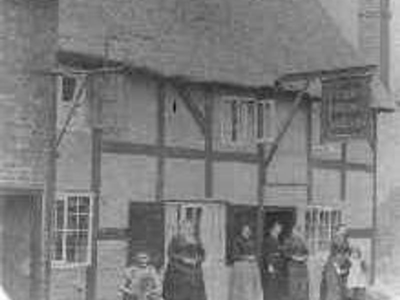 Queens Head as it looked around 1901. (Pub, External). Published on 15-11-2013