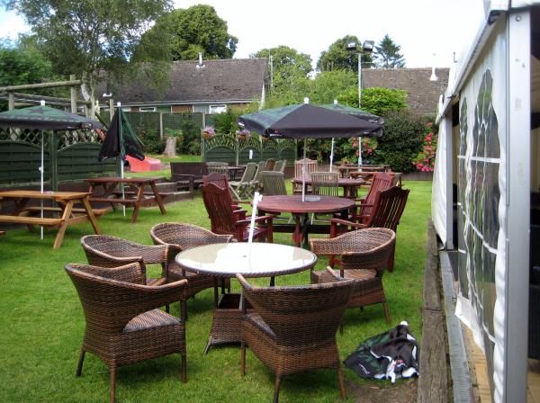 Red Lion garden 2016. (Pub, Garden). Published on 03-08-2016