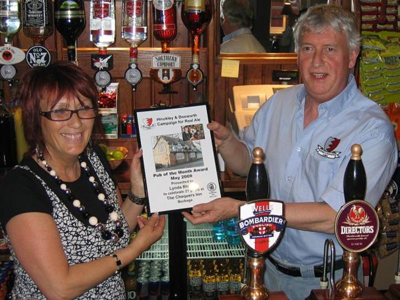 Pub of the Month presentation to Lynda Blower May 2009 to celebr. (Pub, Publican, Branch, Award). Published on 07-11-2013