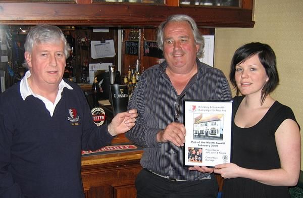 Jeff & Natilie with David Finn at the 2009 February Pub of the M. (Pub, Bar, Publican, Branch, Award). Published on 07-11-2013