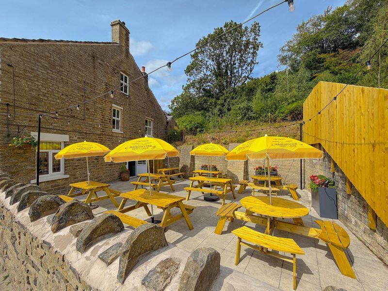 Outdoor seating area. (Pub, External). Published on 30-07-2026