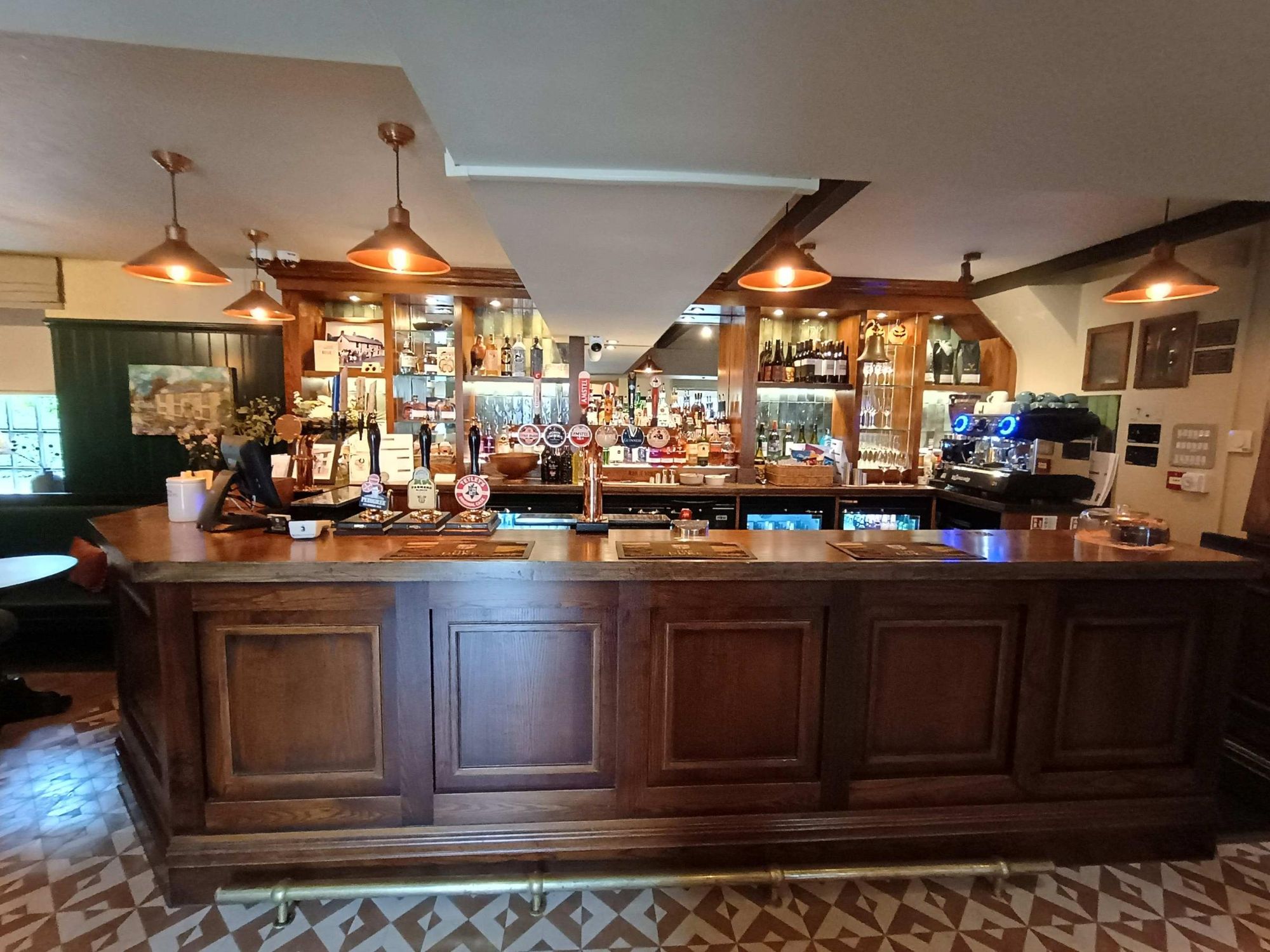 (Pub, Bar). Published on 06-10-2025