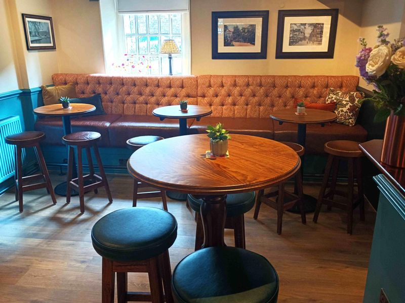 Seating area to the right. (Pub). Published on 06-10-2025 