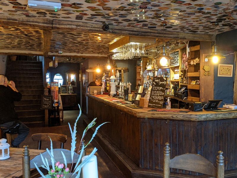 (Pub, Bar). Published on 16-11-2021 