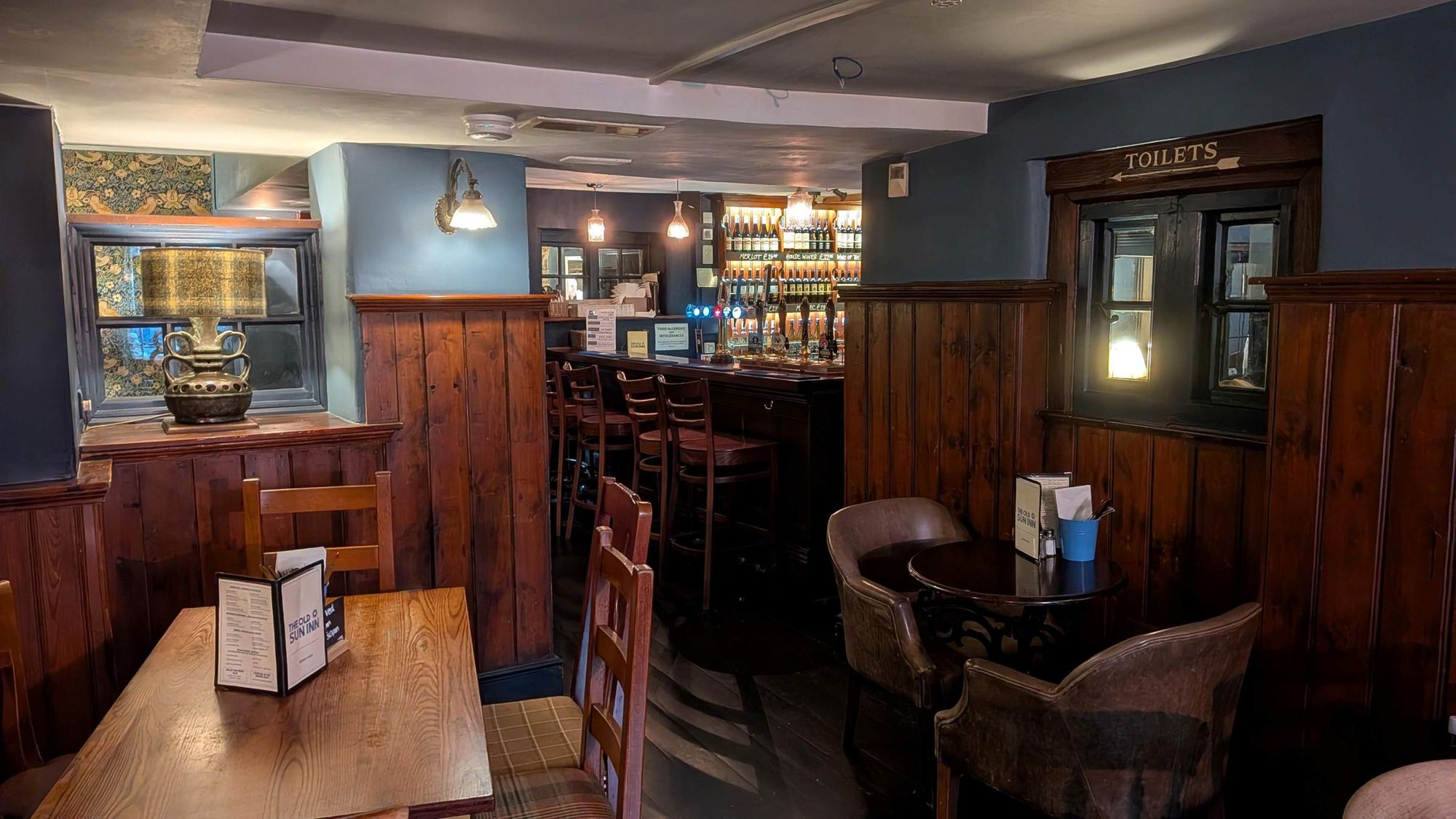 Main bar and seating area. (Pub). Published on 19-05-2026