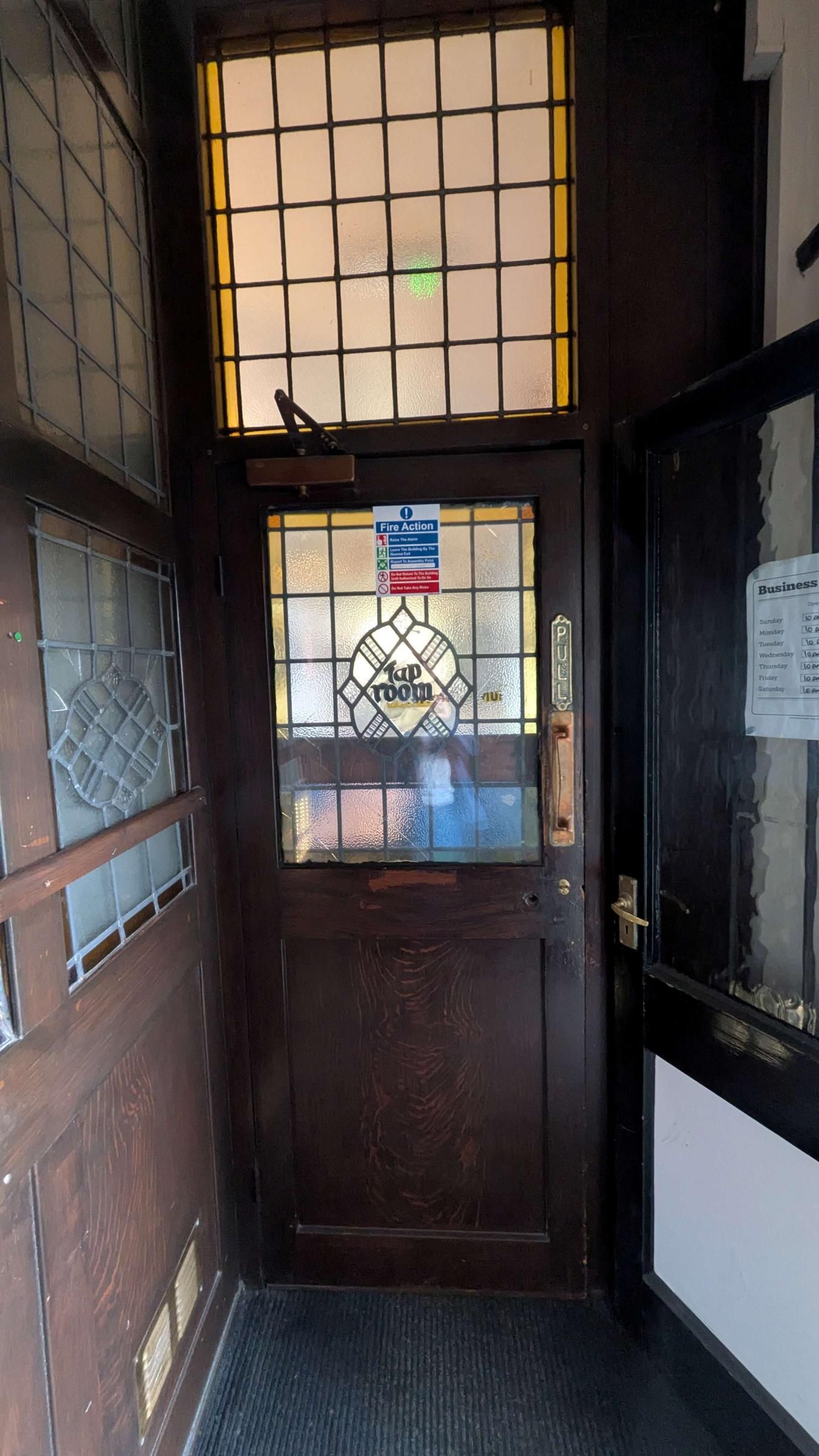 Internal door with stained glass. (Pub). Published on 19-05-2026