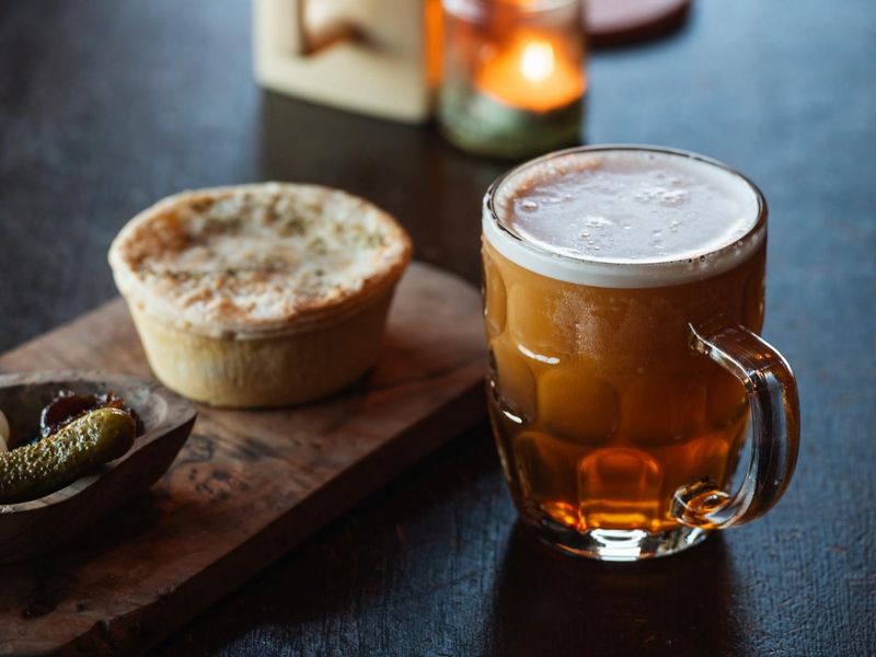 Pie and a pint. (Pub). Published on 29-11-2025 