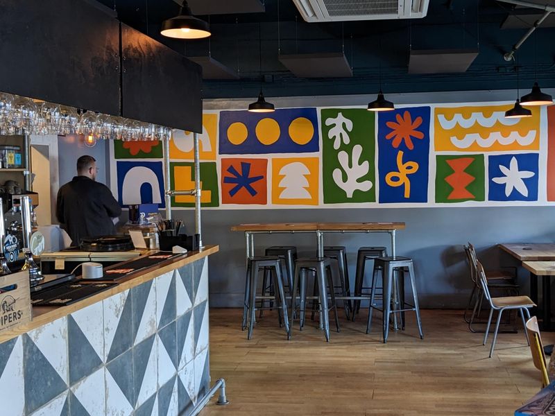(Pub, Bar). Published on 17-03-2023 