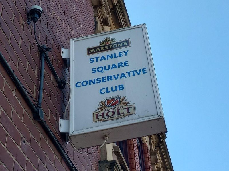 (External, Sign). Published on 11-05-2025 