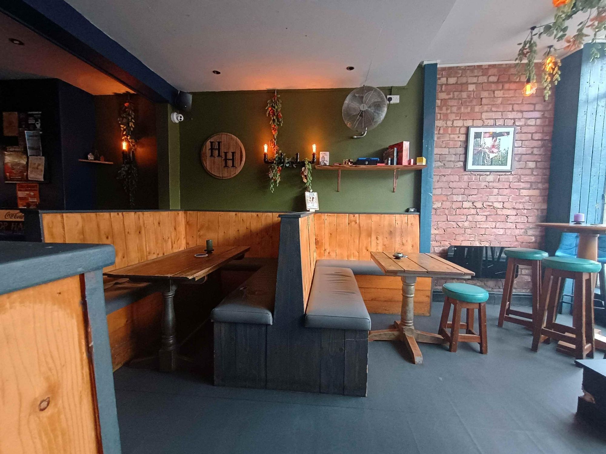 Seating area. (Pub). Published on 09-05-2026