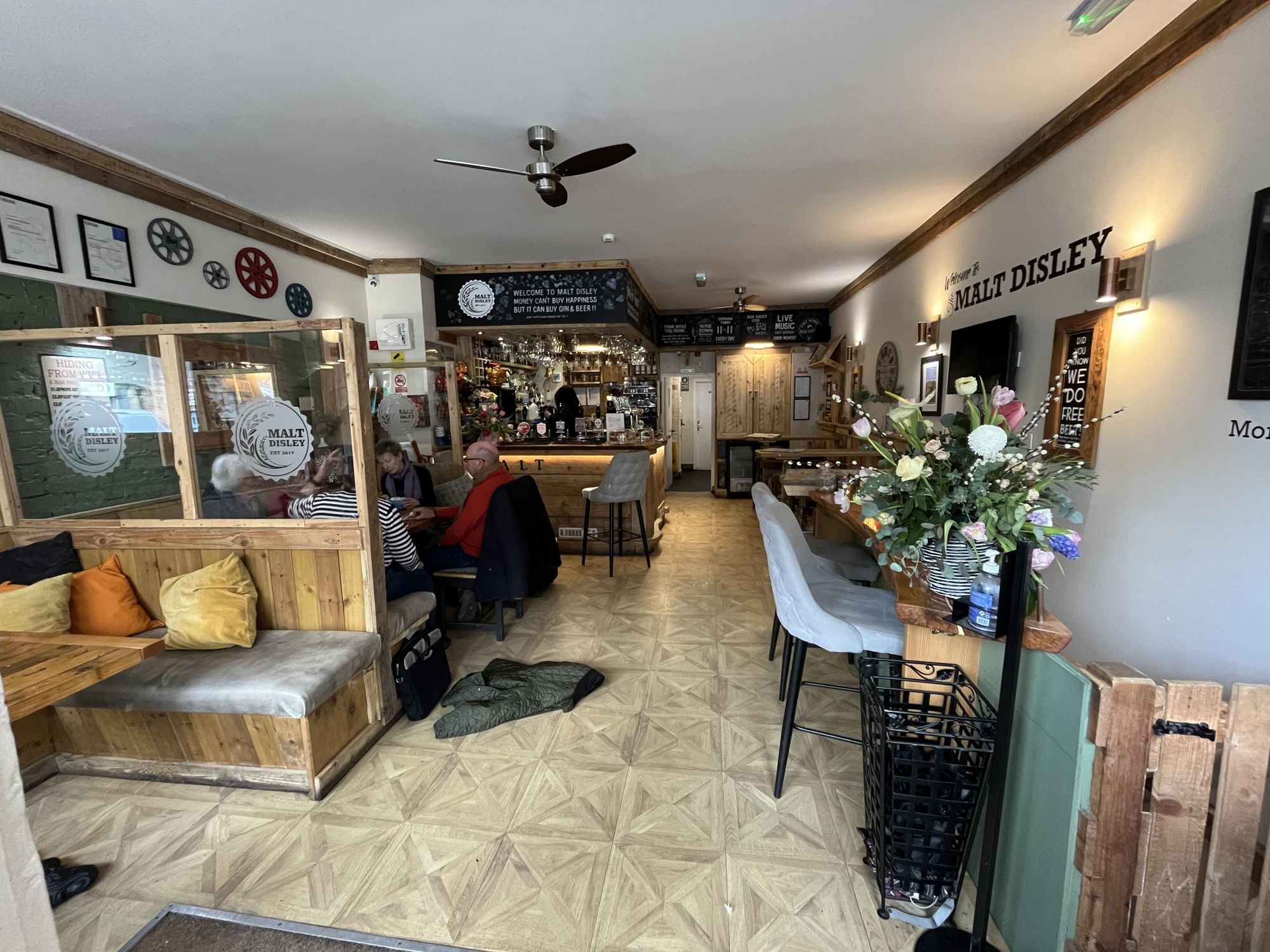 (Pub, Bar). Published on 26-02-2024