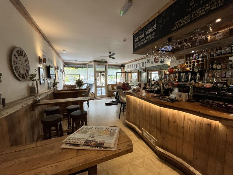 (Pub, Bar). Published on 26-02-2024