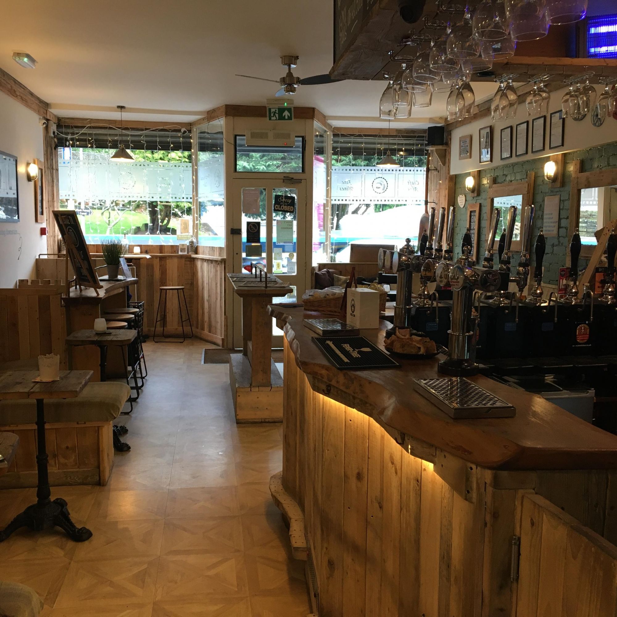 (Pub, Bar). Published on 19-02-2020