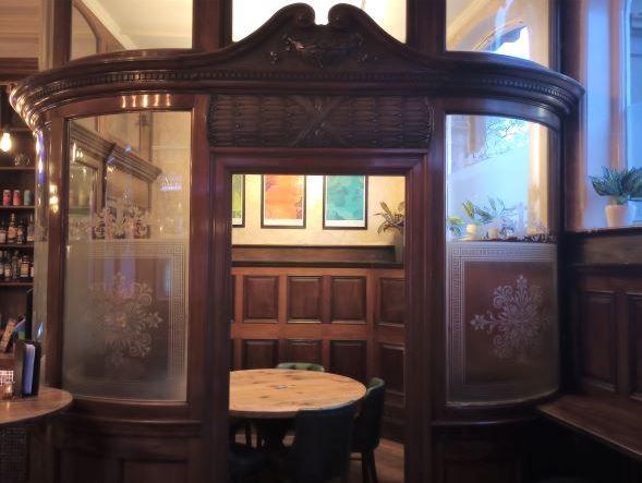 Interior feature. (Pub). Published on 20-01-2023
