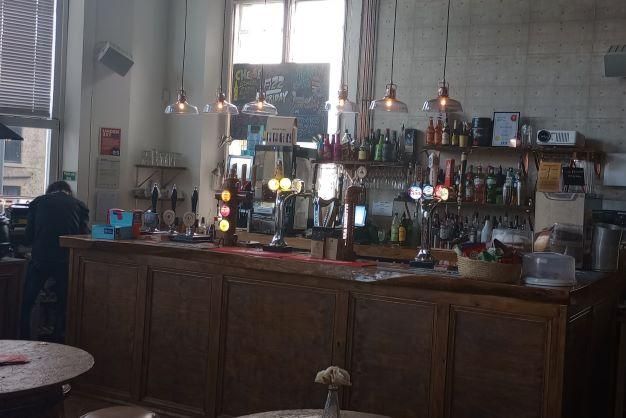(Pub, Bar). Published on 29-11-2022