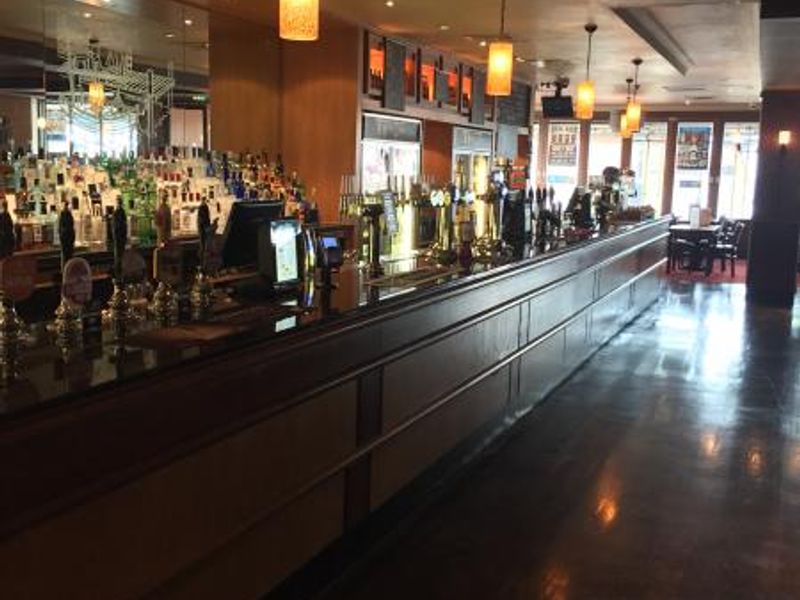 (Pub, Bar). Published on 06-09-2017