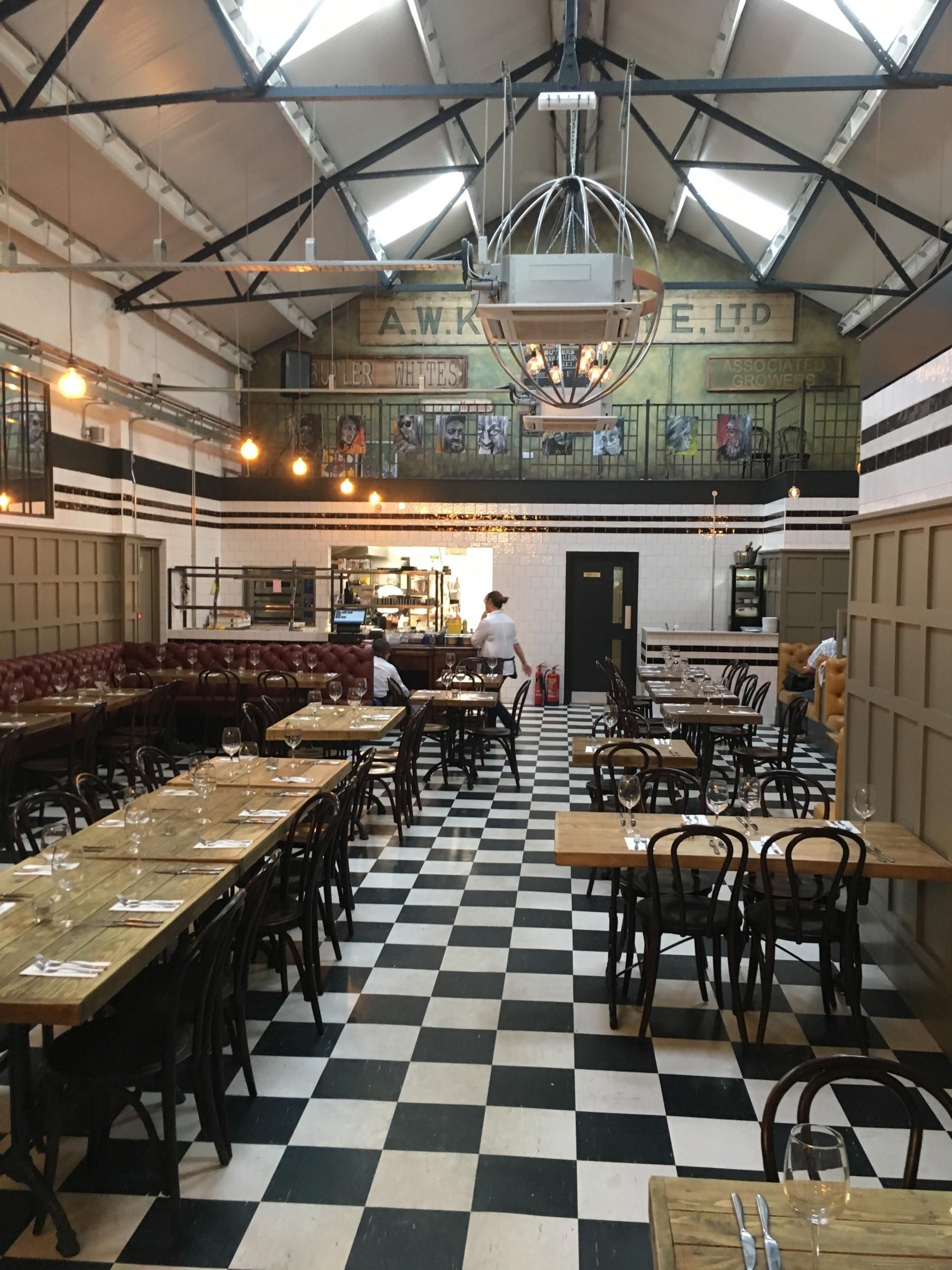 (Restaurant). Published on 04-04-2017