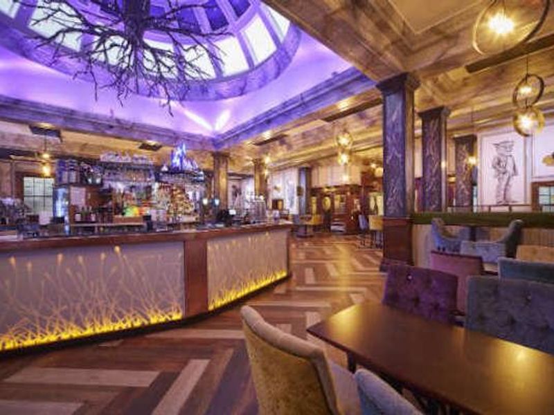 (Pub, Bar). Published on 20-10-2021