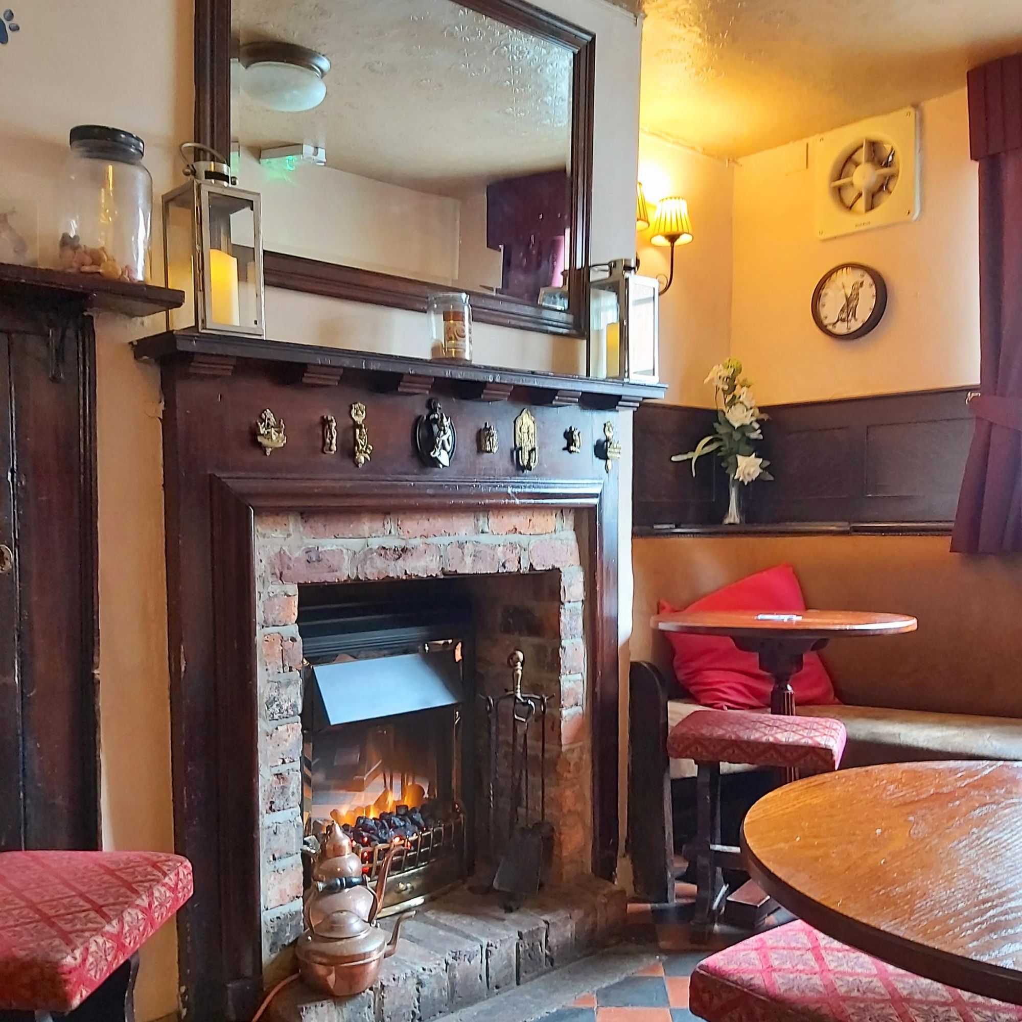the snug. (Pub). Published on 07-10-2021