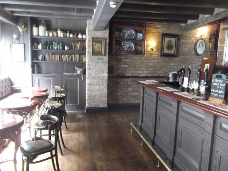 (Pub, Bar). Published on 24-06-2016