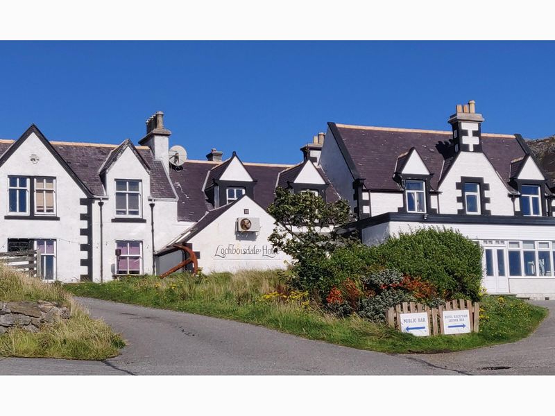 Lochboisdale Hotel, South Uist (Photo: Alan Molloy 04/09/2022). (Pub, External, Key). Published on 05-10-2022