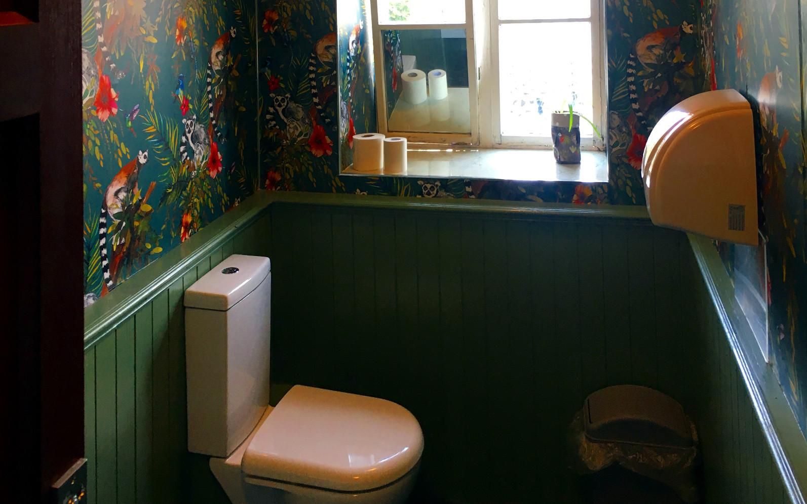 Funky Loo Wallpaper 2. (Pub). Published on 30-08-2022