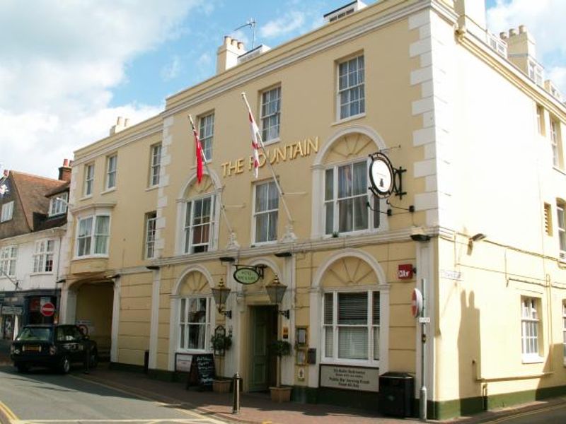 Fountain Hotel, Cowes, Ray Scarfe. (Pub, External). Published on 02-07-2013