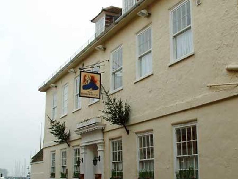 George Hotel, Yarmouth, Ray Scarfe. (Pub, External). Published on 02-07-2013