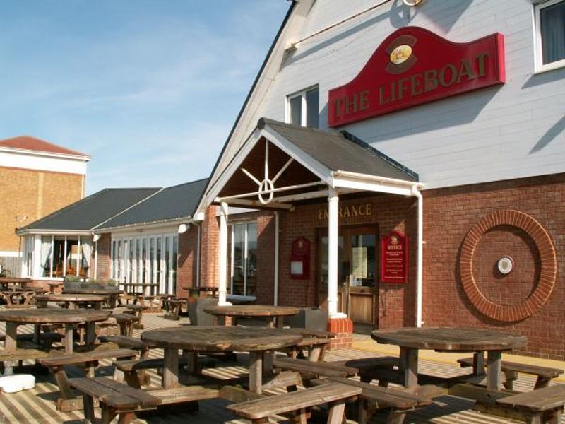 Lifeboat, East Cowes, Ray Scarfe. (Pub, External). Published on 02-07-2013