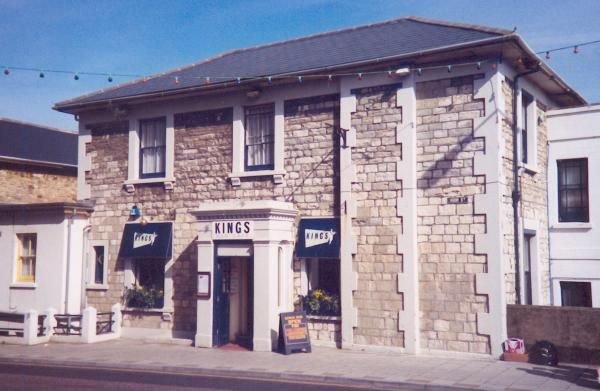 Kings House Bar, Sandown, Ray Scarfe. (Pub, External). Published on 02-07-2013