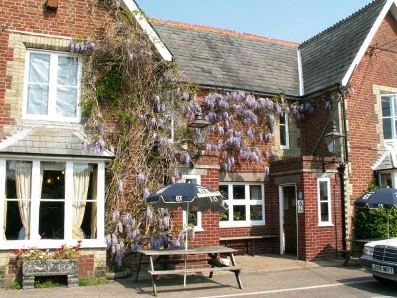 Red Lion, Freshwater, Ray Scarfe. (Pub, External). Published on 02-07-2013