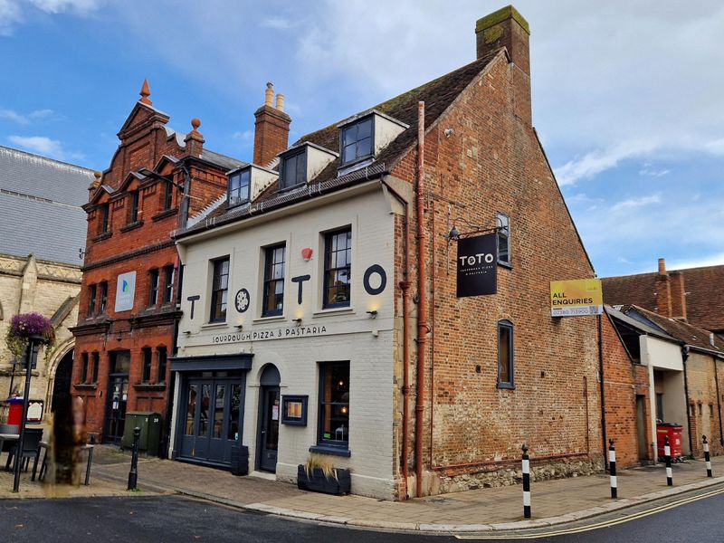 Rose & Crown, long after closure (Photo: Pete Horn 13/09/2025). (External, Key). Published on 24-09-2025 