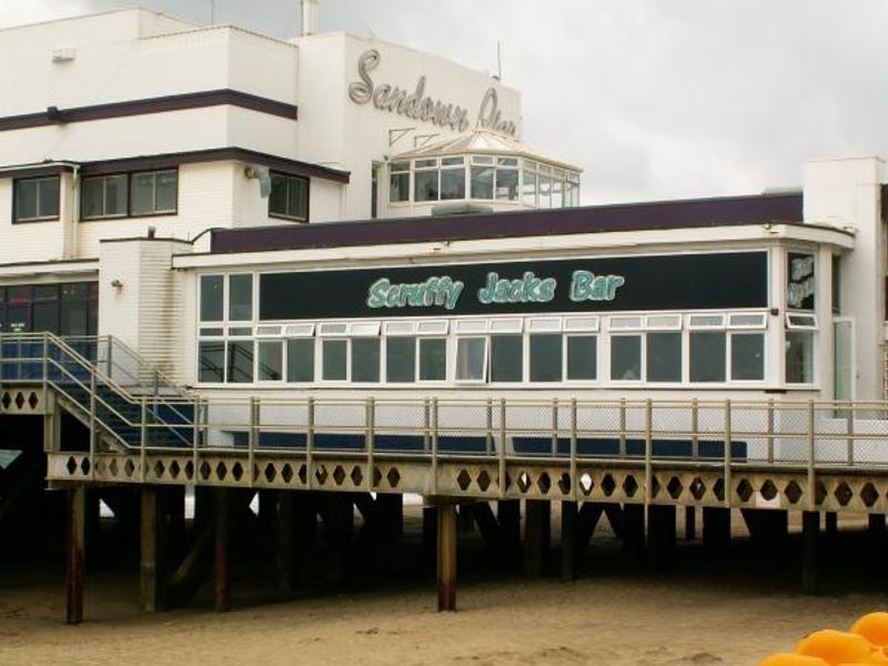 Scruffy Jacks, Sandown, Ray Scarfe. (Pub, External). Published on 02-07-2013