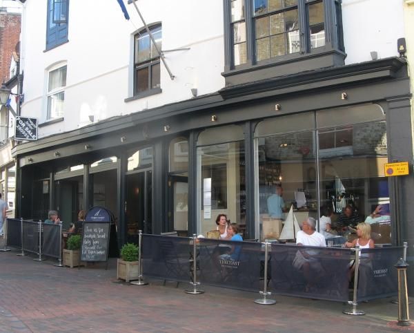 Coast Bar, Cowes. (Pub, External). Published on 09-07-2013