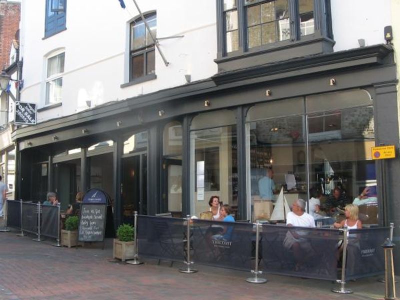 Coast Bar, Cowes. (Pub, External). Published on 09-07-2013