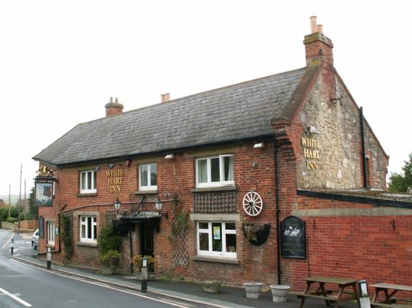 White Hart Inn, Havenstreet, Ray Scarfe. (Pub, External). Published on 02-07-2013