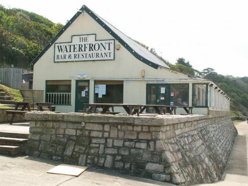 Waterfront Inn, Totland Bay, Ray Scarfe. (Pub, External). Published on 02-07-2013