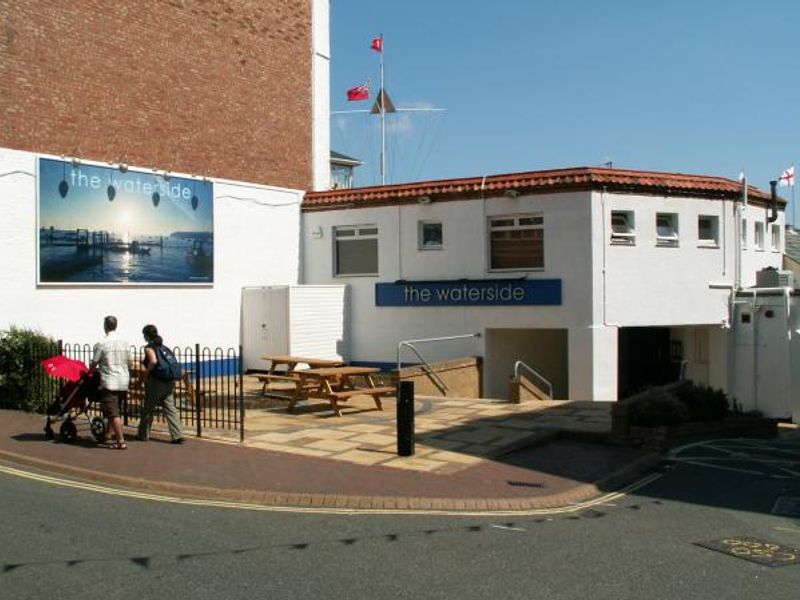 Waterside, Cowes, Ray Scarfe. (Pub, External). Published on 02-07-2013