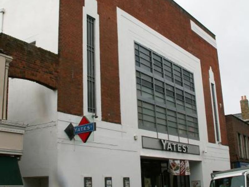 Yates, Newport, Ray Scarfe. (Pub, External). Published on 02-07-2013