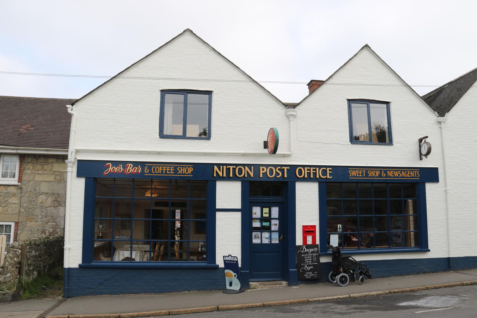 Niton Joe's Bar. (Pub, External). Published on 21-10-2017