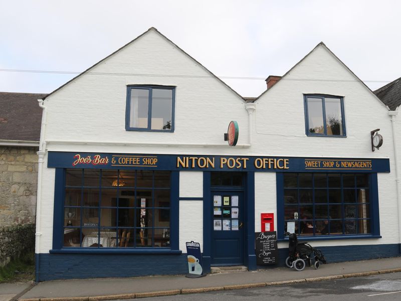 Niton Joe's Bar. (Pub, External). Published on 21-10-2017