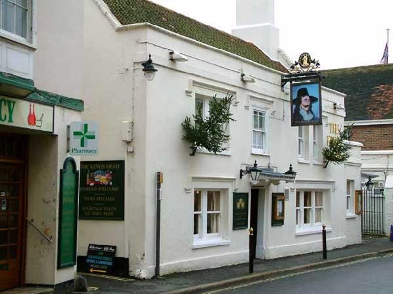 Kings Head, Yarmouth, Ray Scarfe. (Pub, External). Published on 02-07-2013
