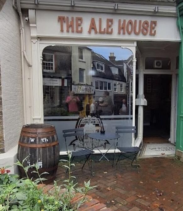 Ale House. Cowes (Photo: Reg White). (External, Key). Published on 05-12-2024