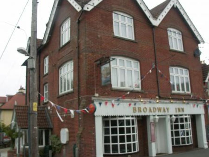 Broadway Inn, Totland, Ray Scarfe. (Pub, External). Published on 02-07-2013