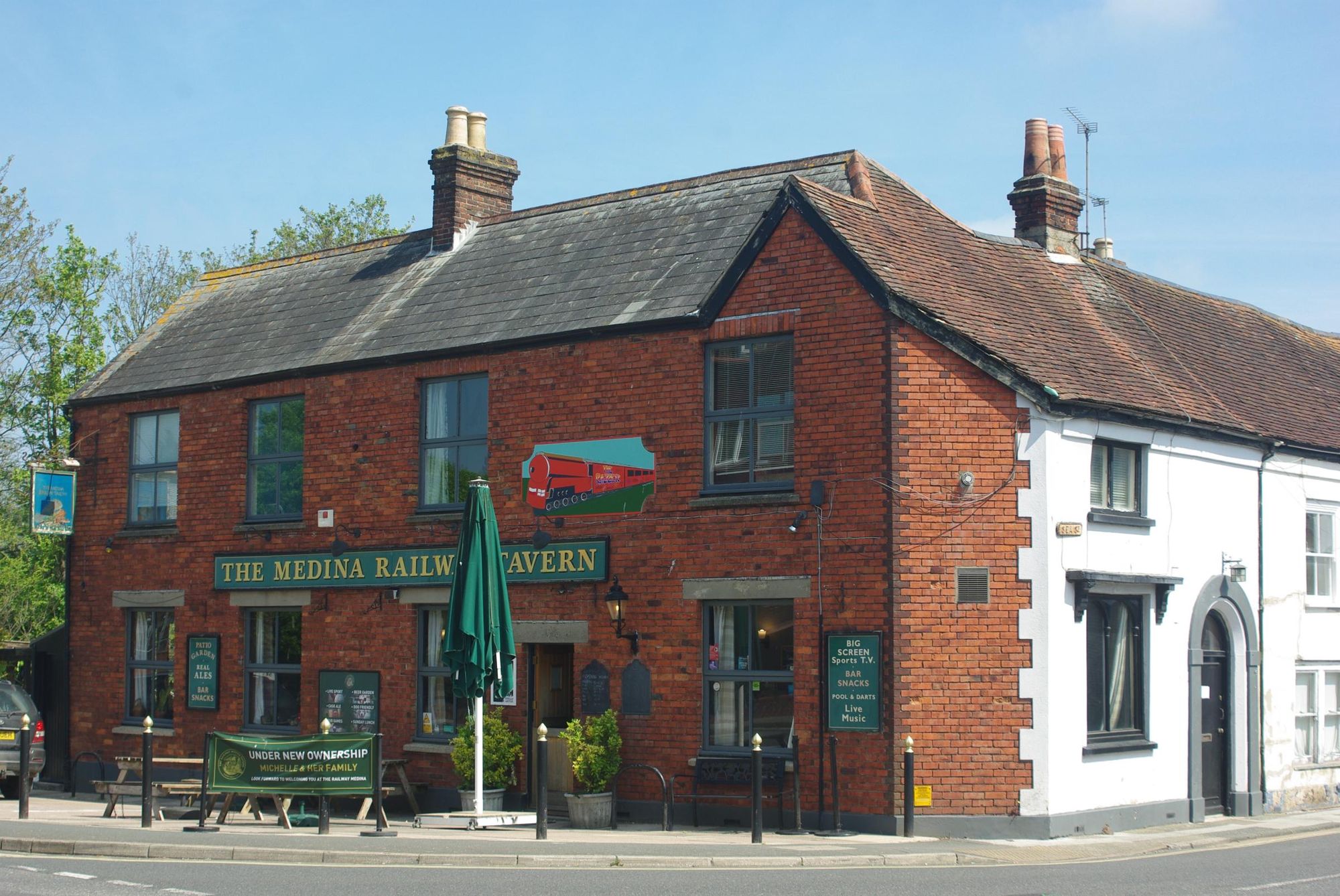 Railway Medina Tavern (Photo: Geoff Marsh 08/05/2024). (Pub, External, Key). Published on 06-06-2024