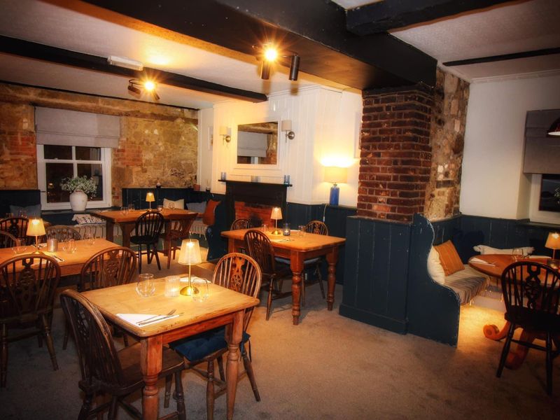 New Inn, Shalfleet (Photo: Michelle Walton - November 2024). (Pub, Restaurant). Published on 17-02-2025