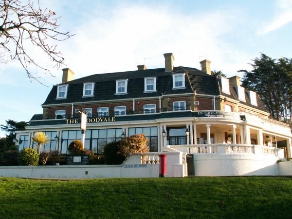 Woodvale hotel, Gurnard, Ray Scarfe. (Pub, External). Published on 02-07-2013